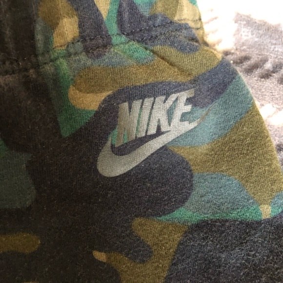 SOLD—-Nike Camo tights - Picture 2 of 6